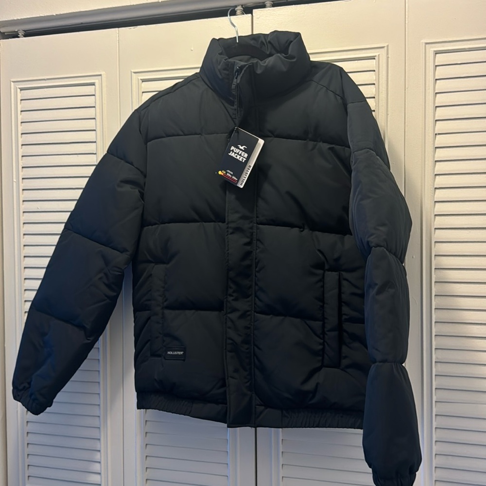 Men’s Hollister puffer jacket